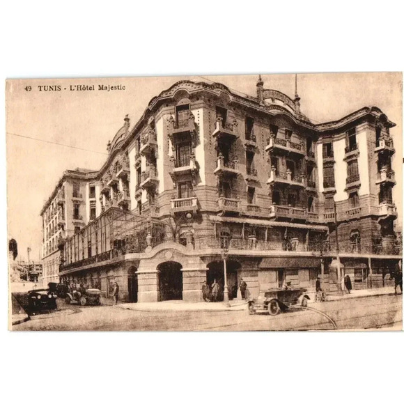 49 Tunis - L'hotel Majestic Postcard - Picture 1 of 2